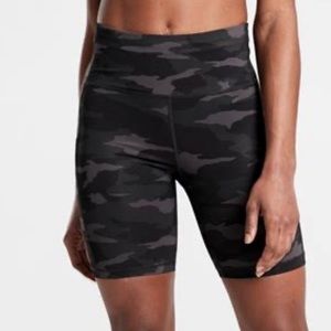 Athleta Ultimate Stash Camo short
